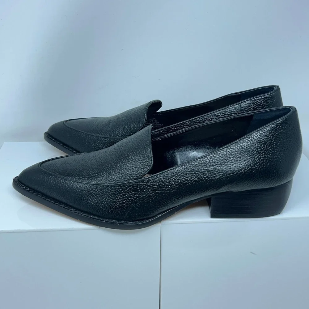 Vince Camuto Womens 7M Black Leather Pointed Stacked Heel Becarda Loafer NWOB